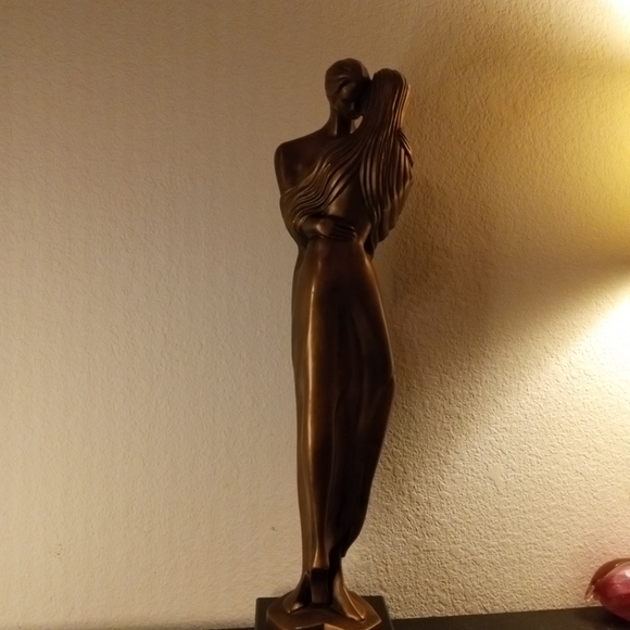STUNNING Austin Sculpture 23" COUPLE EMBRACE Copper Finish Sculpture. - Picture 3 of 7